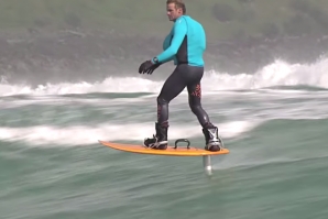 ‘THE ULTIMATE WATERMAN’ - FOIL BOARDING COM LAIRD HAMILTON NA NOVA ZELÂNDIA