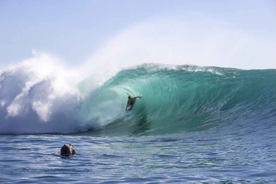 Rip Curl Cup Padang Padang está ON: chegou o dia dos tubos em Bali