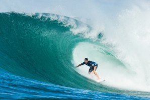 Julian Wilson tomou as &quot;rédeas&quot; de Kirra e está na frente do ranking mundial da WSL.