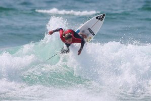 Francisca Veselko em ação nas águas de Biscarrosse.