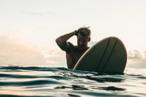 COMO TIRAR ÁGUA DO OUVIDO APÓS UMA SESSÃO DE SURF