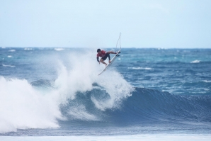 GABRIEL MEDINA PERDEU UMA COROA MAS GANHOU OUTRA