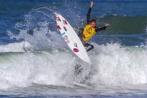 RIBEIRA D’ILHAS RECEBEU MELHORES SURFISTAS DA REGIÃO CENTRO