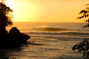 Swell inconsistente e tamanho abaixo do esperado forçam adiamento da Rip Curl Cup.