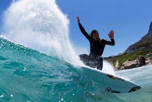 Jordy Smith cumpre a nona temporada com a O&#039;Neill.