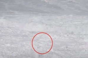 A queda impressionante de Rafael Tapia numa onda de 20 metros, apanhando depois com 5 ondas em cima