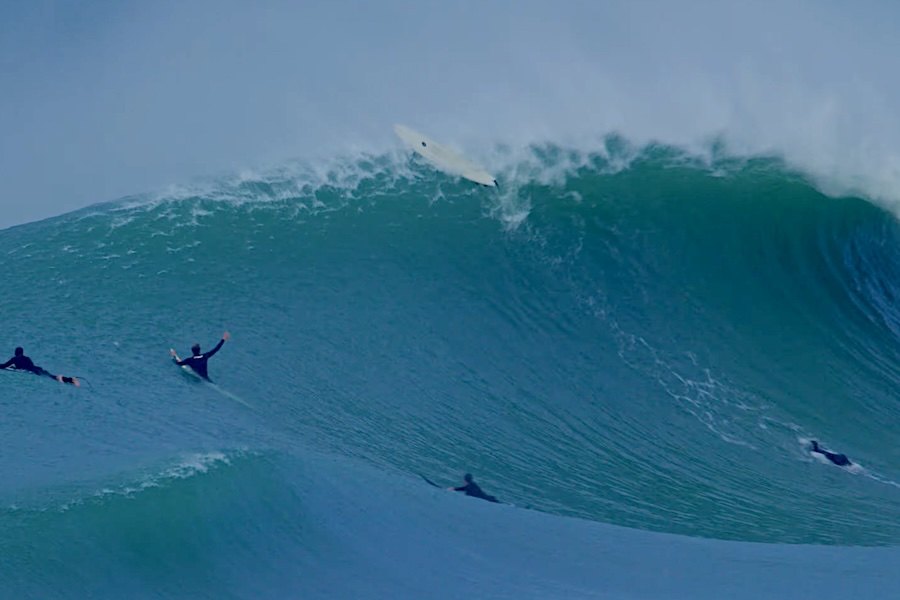 Hossegor recebe o maior swell dos últimos anos com tubos XXL