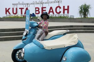 Menina Maravilha de 5 anos dropa Uluwatu