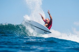 KELLY SLATER ENTRE OS OITO FINALISTAS MASCULINOS DO CORONA BALI PROTECTED