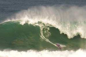 NATXO GONZALEZ E JUSTINE DUPONT DOMINAM &#039;LA VACA GIGANTE BY OAKLEY&#039;