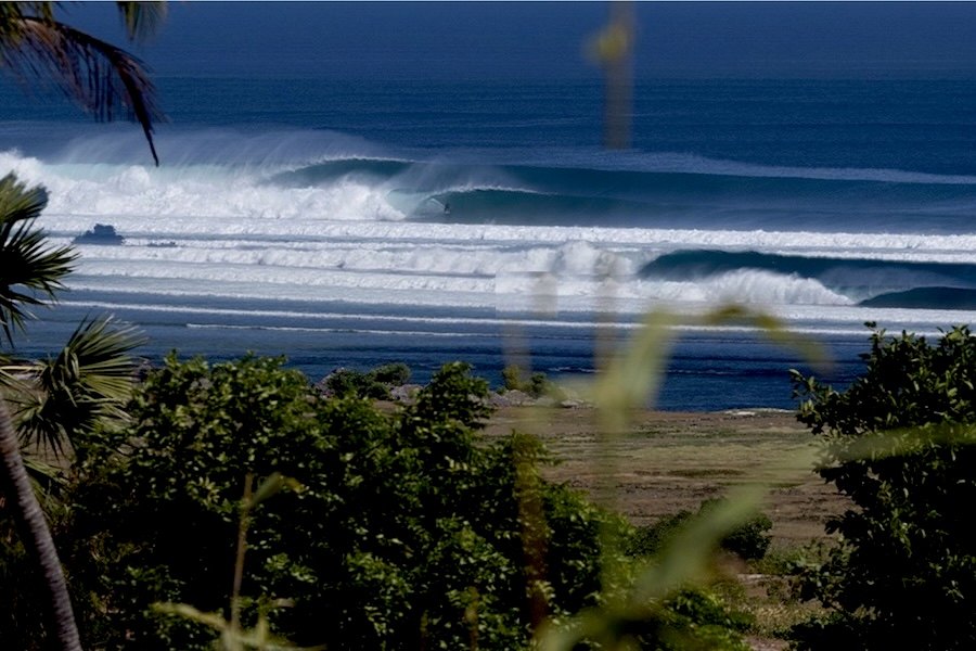 Surf de peso e banda sonora sem travões: “RIDE THE LINE” já está online