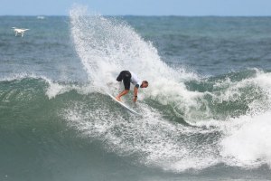 Jadson André é um dos surfistas em destaque para a prova de Maresias.