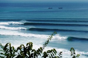 A perfeição e beleza do swell a entrar por Uluwatu é conhecida mundialmente. Foto: DR