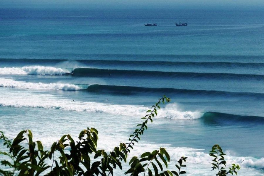 A perfeição e beleza do swell a entrar por Uluwatu é conhecida mundialmente. Foto: DR