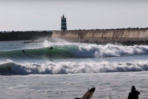 Ethan Ewing e Rio Waida já estão a aquecer nas ondas portuguesas