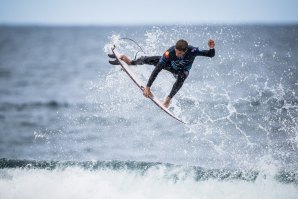 O Rookie Soli Bailey irá competir com Conner Coffin no Heat 3 da Ronda 3 no Rip Curl Pro Bells Beach.  Creditos: © WSL / Dunbar