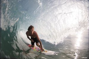 Charly Quivront fugiu do verão francês e foi à procura de ondas no México e em Teahupoo