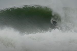 Ondas de grande tamanho na Costa Este dos Estados Unidos