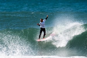 Domingo de excelência no arranque do Nacional de Longboard