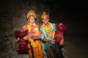 Dois surfistas de apenas 16 anos vencem a Rip Curl Cup Padang Padang