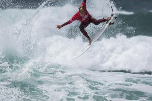 O norte-americano Jordy Collins a dizer que dá para voar na Praia da Vigia.