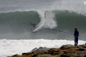 A SESSÃO DE SURF QUE MARCOU A MANHÃ EM PORTUGAL CONTINENTAL