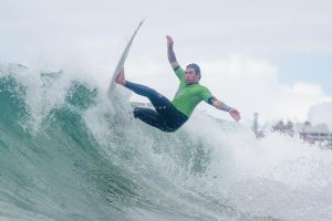 VASCO RIBEIRO SAI DE CABEÇA ERGUIDA DO SYDNEY SURF PRO