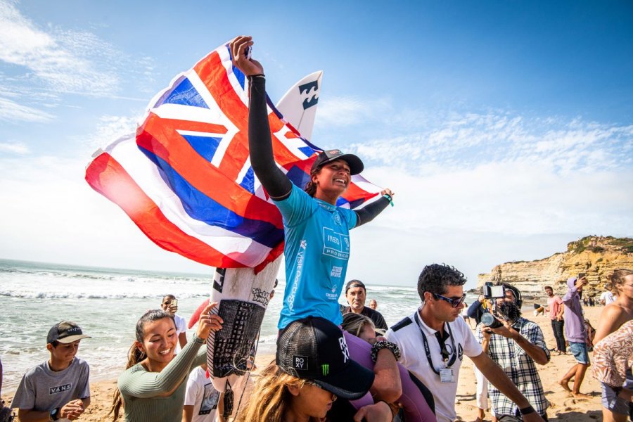 Luana Silva exibiu a bandeira Hawaiana pela ultima vez em Portugal o ano passado qdo venceu a etapa do CS da WSL na Ericeira