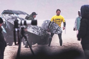 Na Praia do Norte, antes de entrar na água para competir no Nazaré Challenge.