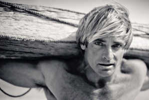 LAIRD HAMILTON SALVO PELO SURF