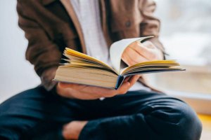 5 LIVROS ESSENCIAIS QUE NÃO PODEM FALTAR NA TUA LISTA
