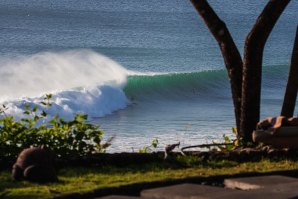 Ondas vazias e sessões tranquilas por estes dias em Bali. 