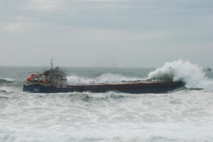 NAVIO QUASE ENCALHA EM CASCAIS