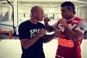 KELLY SLATER TREINA COM LUTADOR VITOR BELFORT