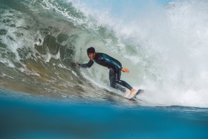 Guilherme Ribeiro a usar o modelo Hyperfreak Fire, da O'Neill, em Marrocos