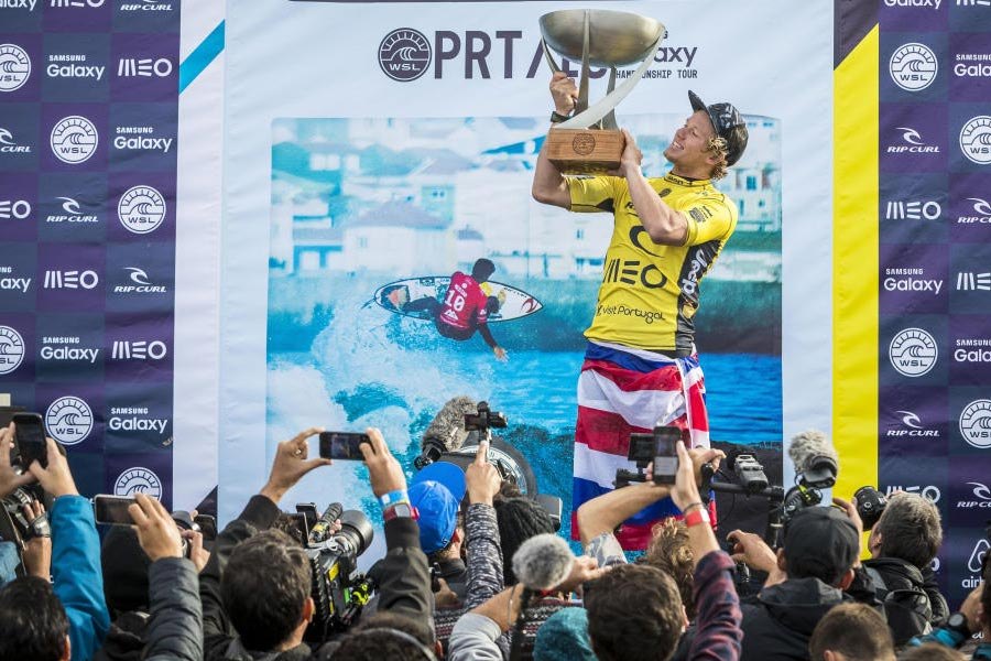 John John defende o troféu português e chega a Peniche como líder do ranking.