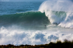 RUBEN GONZALEZ &quot;COMANDA&quot; SESSÃO DE SURF NO CABO RASO