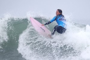 Francisca Miranda da ASSCC vence a prova de qualificação na Miss Quebra Mar Cup 2023