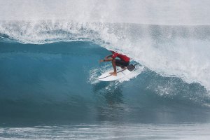 Tudo indica que Kelly Slater regressará à competição no Pipe Masters.