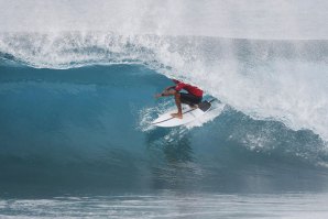 Tudo indica que Kelly Slater regressará à competição no Pipe Masters.