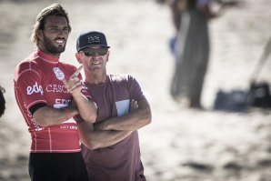 Ian Gouveia impõe-se a Frederico Morais e Mick Fanning na abertura do Quik Pro France