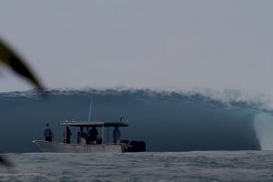 Terão sido as maiores e melhores ondas alguma vez surfadas em Hollow Tree's A.K.A. HT's /