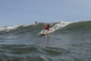 João durante uma surfada com o Rui Anglet
