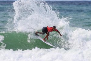 Pedro Henrique em ação nas águas de Anglet.