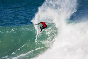 Frederico Morais a dar-se bem no Heat 1 do Open J-Bay.