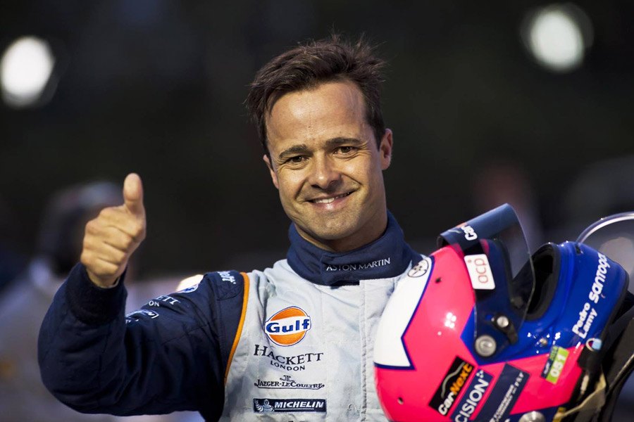 Aos 46 anos, Pedro Lamy aproveita ao máximo as ondas do Oeste português.