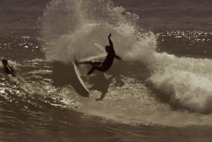 Kelly Slater faz uma surfada notável de aquecimento antes da etapa do CT de El Salvador