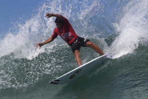 Alex Ribeiro conseguiu em 2015 uma importante vitória no Saquarema Pro que o meteu no CT em 2016. 