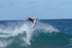 JOHN JOHN, MEDINA, ZEKE E TANNER ENCONTRAM-SE E SURFAM ROCKY POINT