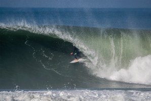 Tiago Pires à sombra num dia de inverno. 